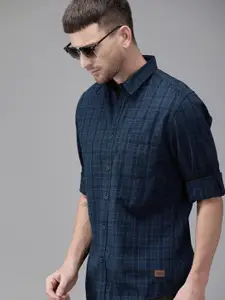 Roadster Men Navy Blue & Black Regular Fit Checked Casual Shirt