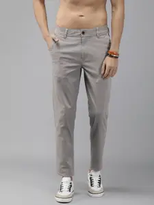 The Roadster Lifestyle Co Men Grey Budford Tapered Fit Solid Chinos