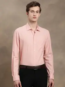 Turtle Men Peach-Coloured Relaxed Slim Fit Solid Formal Shirt
