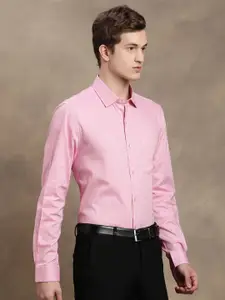 Turtle Men Pink Relaxed Slim Fit Solid Formal Shirt