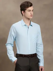Turtle Men Blue Relaxed Slim Fit Solid Formal Shirt