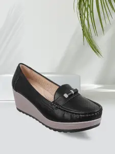 Mochi Women Black Solid Pumps