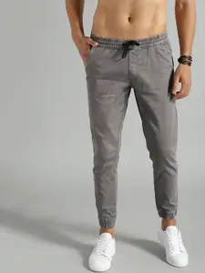 The Roadster Lifestyle Co Men Charcoal Grey Slim Fit Solid Joggers