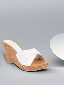 GNIST Women White Solid Sandals