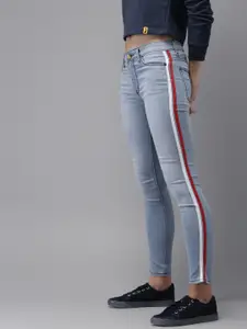 Campus Sutra Women Blue Slim Fit Mid-Rise Clean Look Stretchable Cropped Jeans
