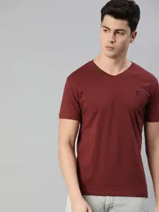 Urbano Fashion Men Maroon Slim Fit Solid V-Neck Pure Cotton T-shirt