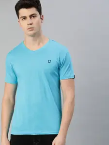 Urbano Fashion Men Blue Slim Fit Solid V-Neck T-shirt