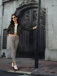 Roadster Women Grey Skinny Fit Mid-Rise Clean Look Cropped Stretchable Jeans