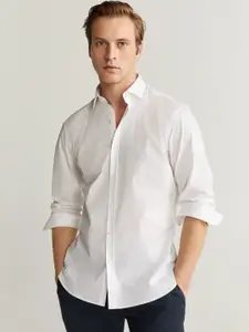 MANGO MAN Off-White Slim Fit Solid Smart Casual Shirt