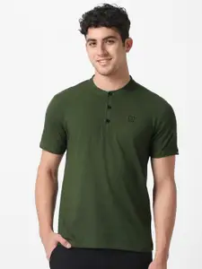 Urbano Fashion Men Olive Green Solid Slim Fit Mandarin Collar Pure Cotton T-shirt