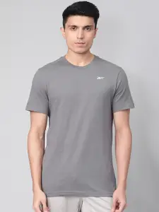 Reebok Men Charcoal Grey Pure Cotton Slim Fit Solid Training Pure Cotton T-shirt