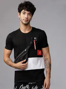 LOCOMOTIVE Men Black & White Colourblocked Round Neck T-shirt