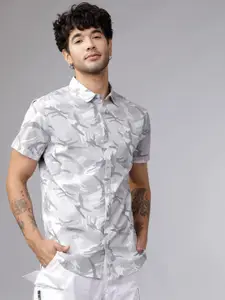 HIGHLANDER Men White & Grey Slim Fit Camouflage Printed Casual Shirt