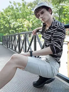 HIGHLANDER Men Black & White Slim Fit Striped Casual Shirt