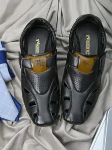 Fashion Victim Men Black Shoe-Style Sandals