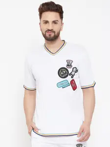 FUGAZEE Men White V-Neck T-shirt With Applique Detail