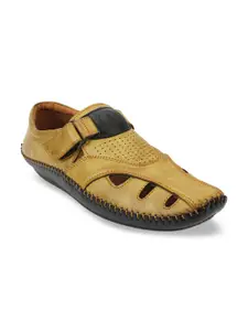 Fashion Victim Men Yellow Shoe-Style Sandals