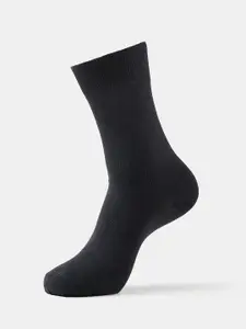 Jockey Men Black Solid Calf Length Socks