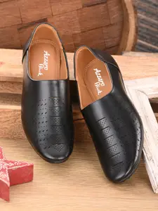 AZZARO BLACK Men Black Textured Mojaris