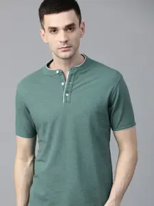 Roadster Men Green Solid Mandarin Collar T-shirt