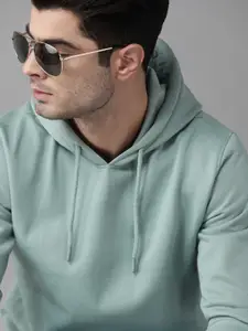 Roadster Men Green Solid Hooded Sweatshirt