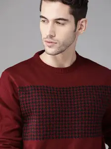 Roadster Men Maroon & Navy Blue Houndstooth Pattern Pullover Sweater