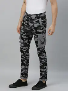 Urbano Fashion Men Grey & Black Slim Fit Camouflage Printed Cargos