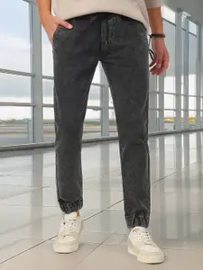 Urbano Fashion Men Black Slim Fit Mid-Rise Clean Look Acid Wash Stretchable Jogger Jeans