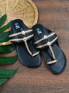 THE MADRAS TRUNK Women Black & Gold-Toned Embellished Ethnic Kolhapuri One Toe Flats