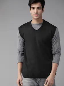 The Roadster Lifestyle Co Men Black Solid Sweater Vest