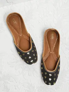 Anouk Women Black Embellished Mojaris