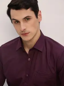 DENNISON Men Wine-Coloured Comfort Slim Fit Solid Formal Shirt