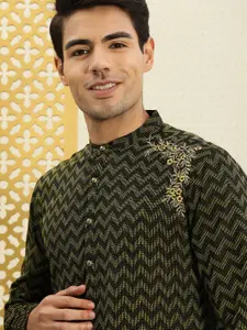 House of Pataudi Men Black & Gold-Coloured Woven Design Straight Kurta With Embroidery