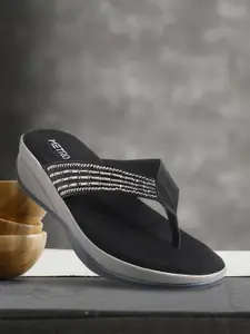 Metro Women Black Solid Sandals