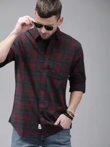 Roadster Men Maroon & Navy Blue Checked Pure Cotton Casual Shirt