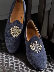 House of Pataudi Men Navy Blue & Beige Self Design Mojaris with Embroidered Detail