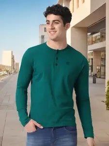 Urbano Fashion Men Green Solid Henley Neck Pure Cotton T-shirt