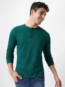 Urbano Fashion Men Green Solid Henley Neck Pure Cotton T-shirt