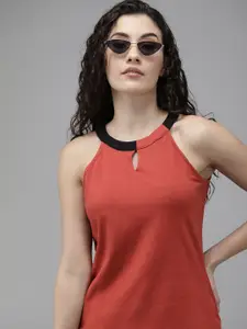 Roadster Rust Red Solid Keyhole Neck Tank Top