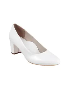 Metro Women White Solid Pumps