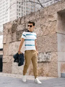 Roadster Men White & Blue Striped Round Neck T-shirt