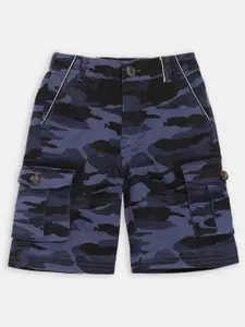 Blue Giraffe Boys Navy Blue & Black Camo Printed Slim Fit Regular Shorts