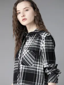 Roadster Women Black & White Regular Fit Checked Casual Shirt