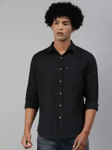 Levis Men Black Regular Fit Solid Casual Shirt