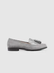 DOROTHY PERKINS Women Grey Wide Fit Snakeskin Textured Tassel Loafers