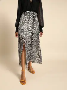 DODO & MOA Women Black & Off-White Animal Printed A-Line Skirt with Front Slit