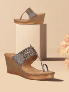 Rocia Women Gold-Toned Woven Design Sandals