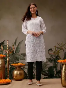 Ada Women Plus Size White Floral Embroidered Chikankari Handloom Kurta
