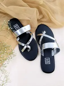 POSTCARD Women Silver-Toned Solid One Toe Flats