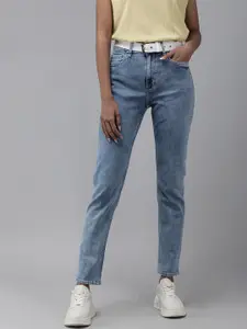 Roadster Women Blue Dropped Yoke Slim Fit Clean Look Mid-Rise Jeans With A Belt